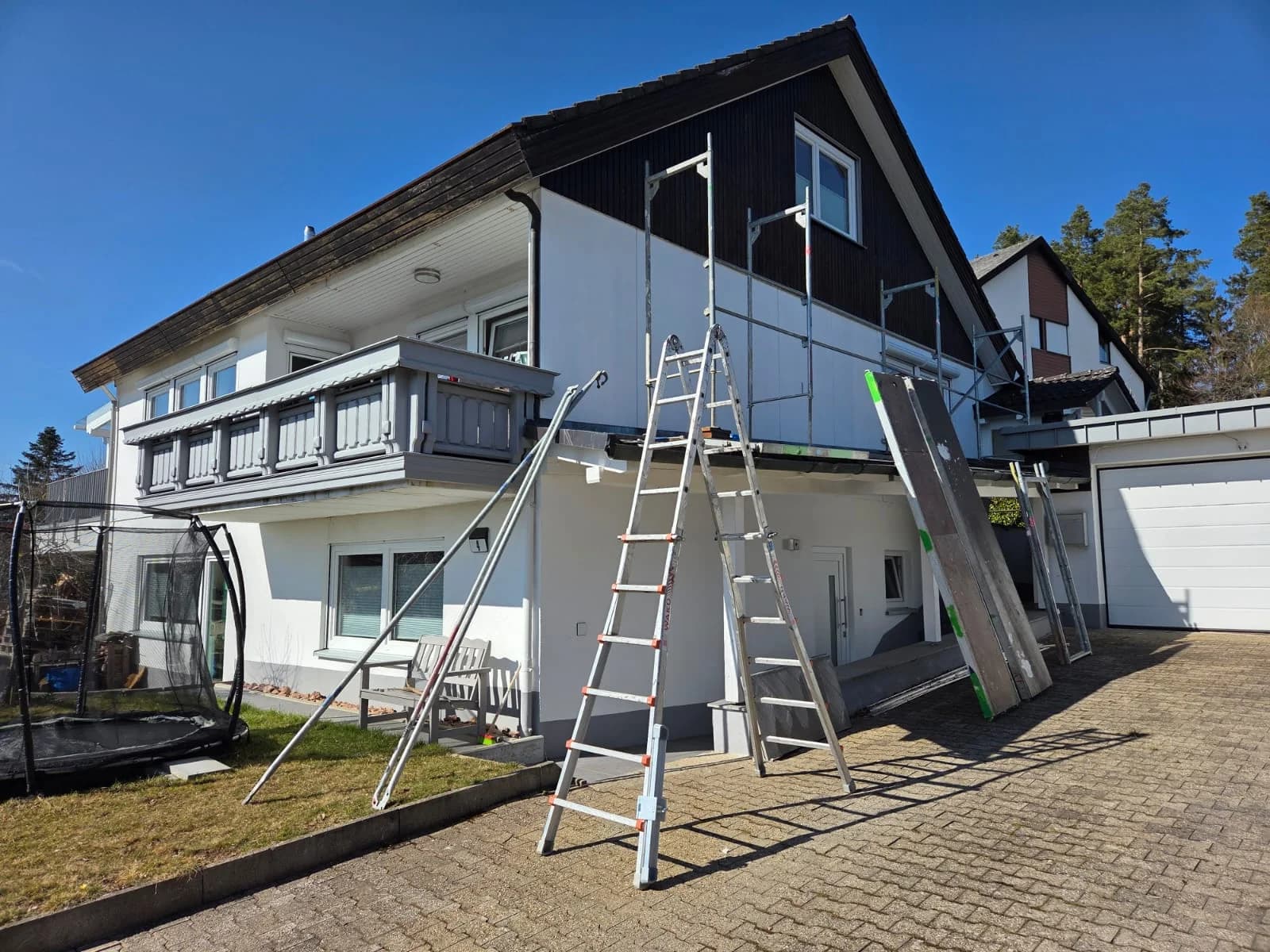 Renovierung & Sanierung Unterkirnach – Badsanierung, Bodenbeläge, Fassadenarbeiten